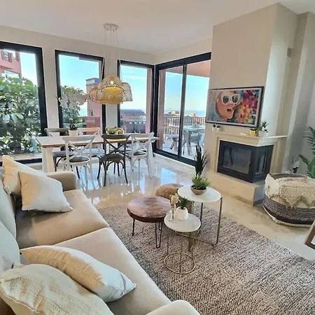 New Luxurious + 2 Bedrooms + Sea View + Pool Apartman *