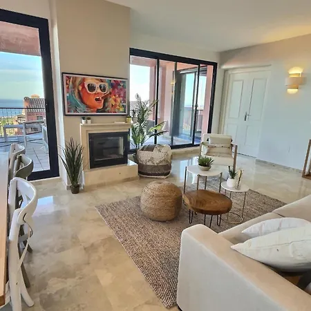 New Luxurious + 2 Bedrooms + Sea View + Pool شقة